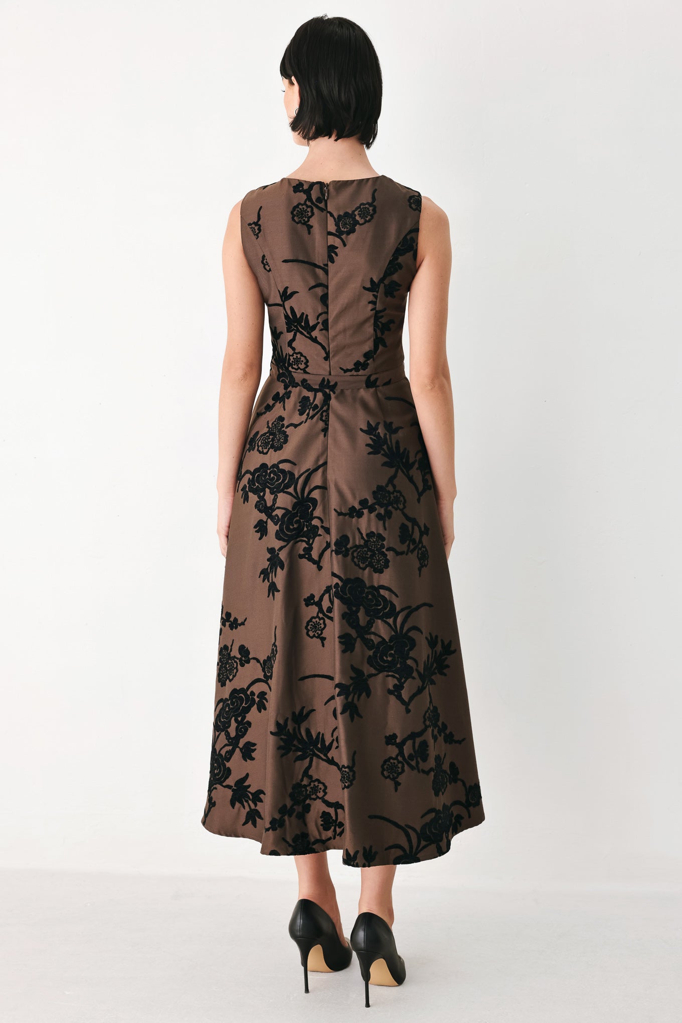 A sleeveless brown midi dress with a black floral brocade pattern, featuring a structured bodice, a matching fabric belt with a small metallic buckle, and a flared skirt | FREEMARKET