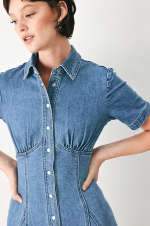 Woman wearing a blue denim midi shirt dress with front closure and circle skirt | FREEMARKET