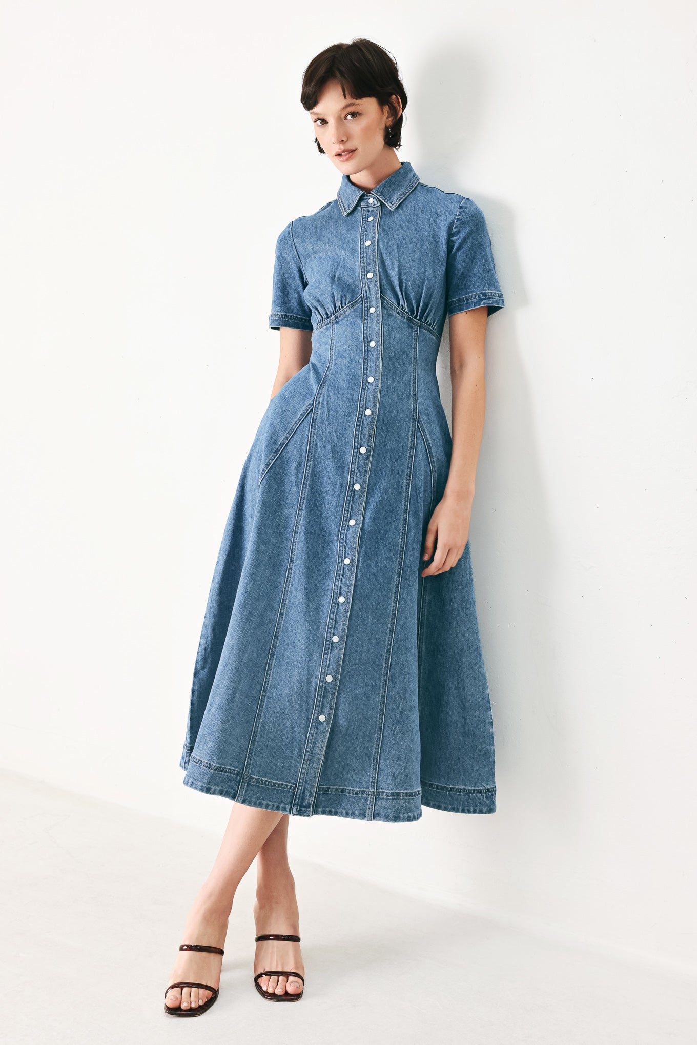 Woman wearing a blue denim midi shirt dress with front closure and circle skirt | FREEMARKET