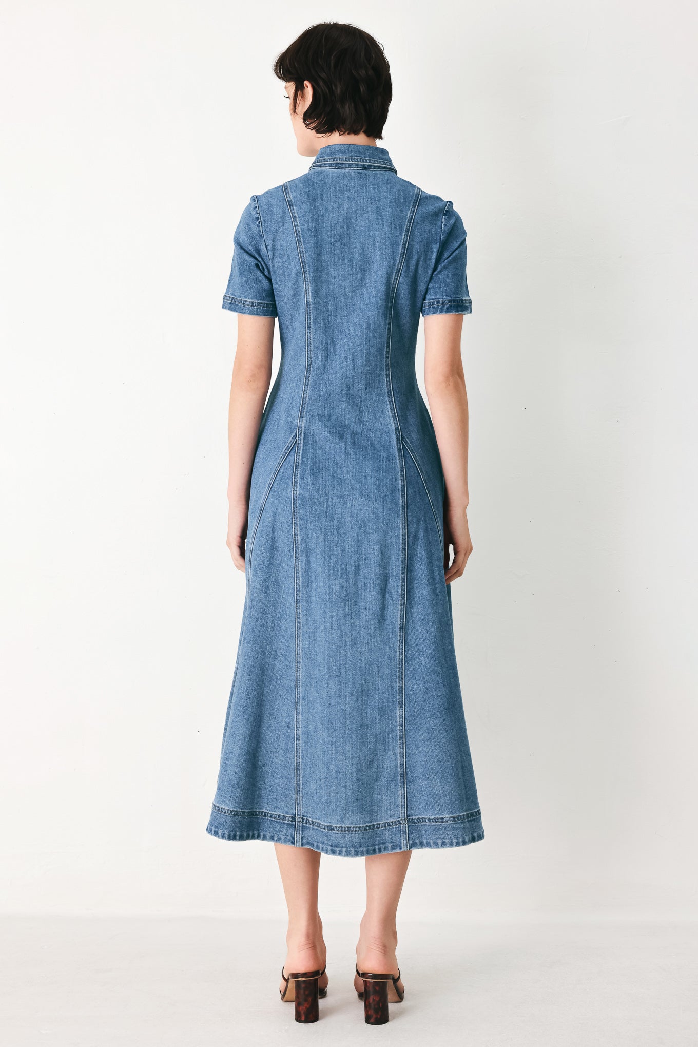 Woman wearing a blue denim midi shirt dress with front closure and circle skirt | FREEMARKET