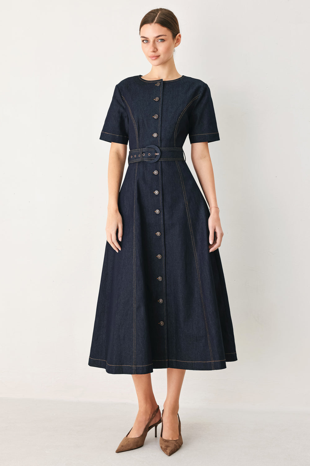 Woman wearing a navy dark denim midi dress with buttons and waist belt | FREEMARKET