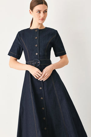 Woman wearing a navy dark denim midi dress with buttons and waist belt | FREEMARKET