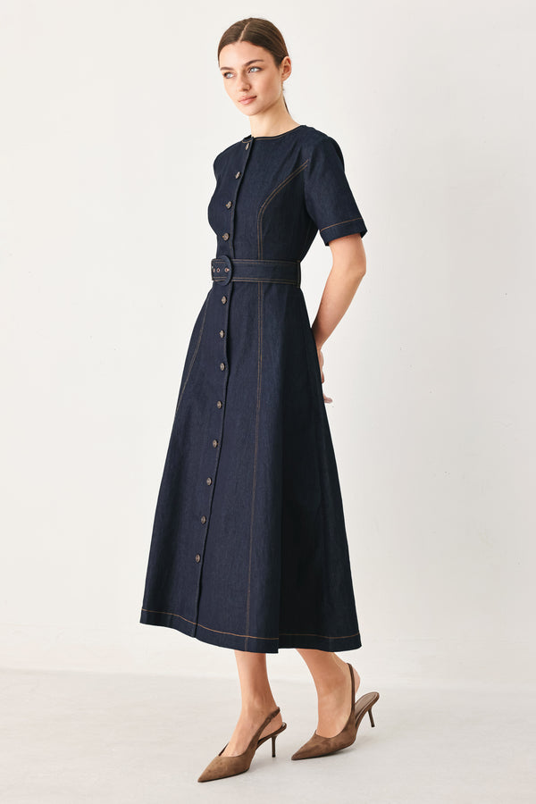 Woman wearing a navy dark denim midi dress with buttons and waist belt | FREEMARKET