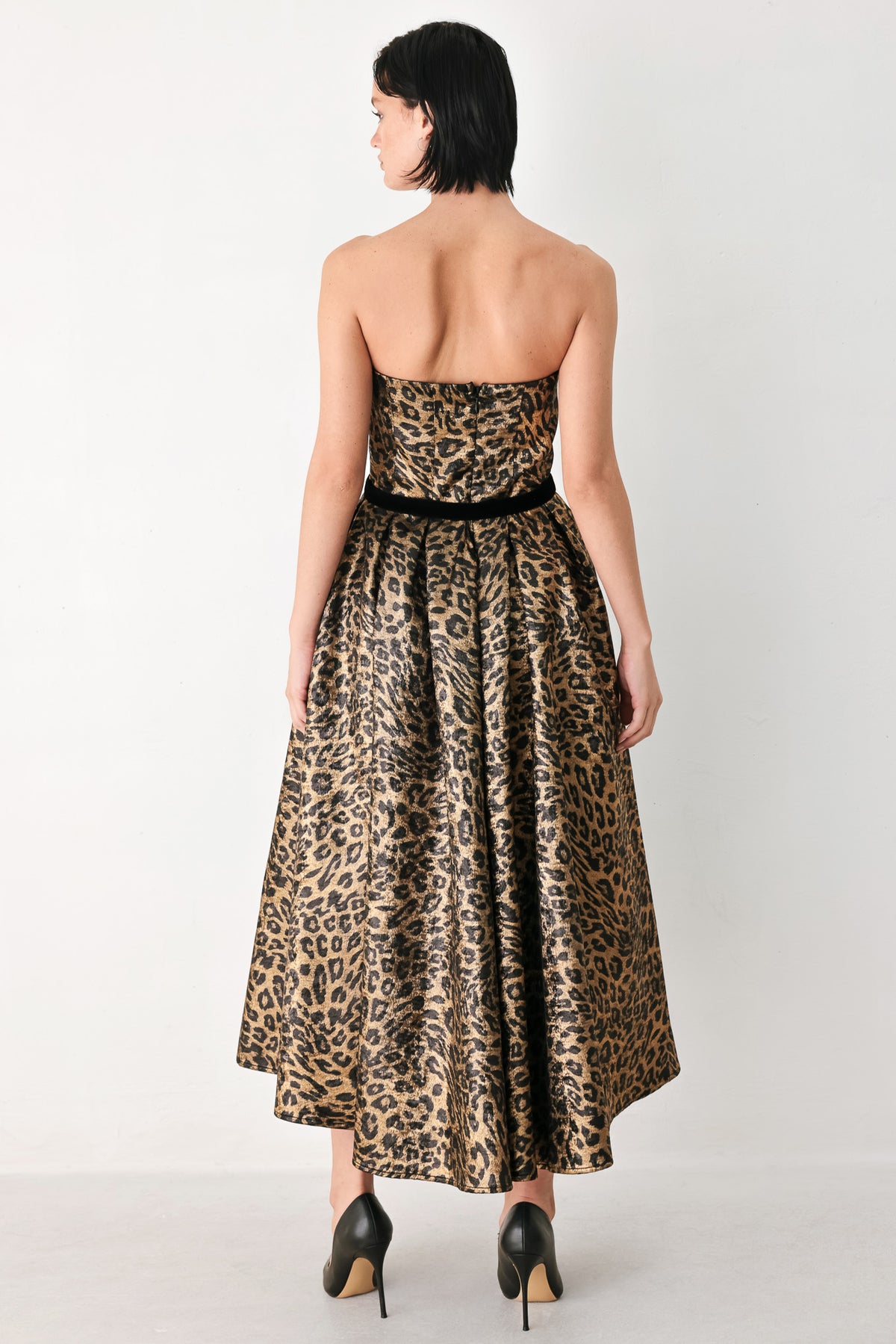 A woman modeling a strapless leopard-print midi dress with a black waist belt | FREEMARKET