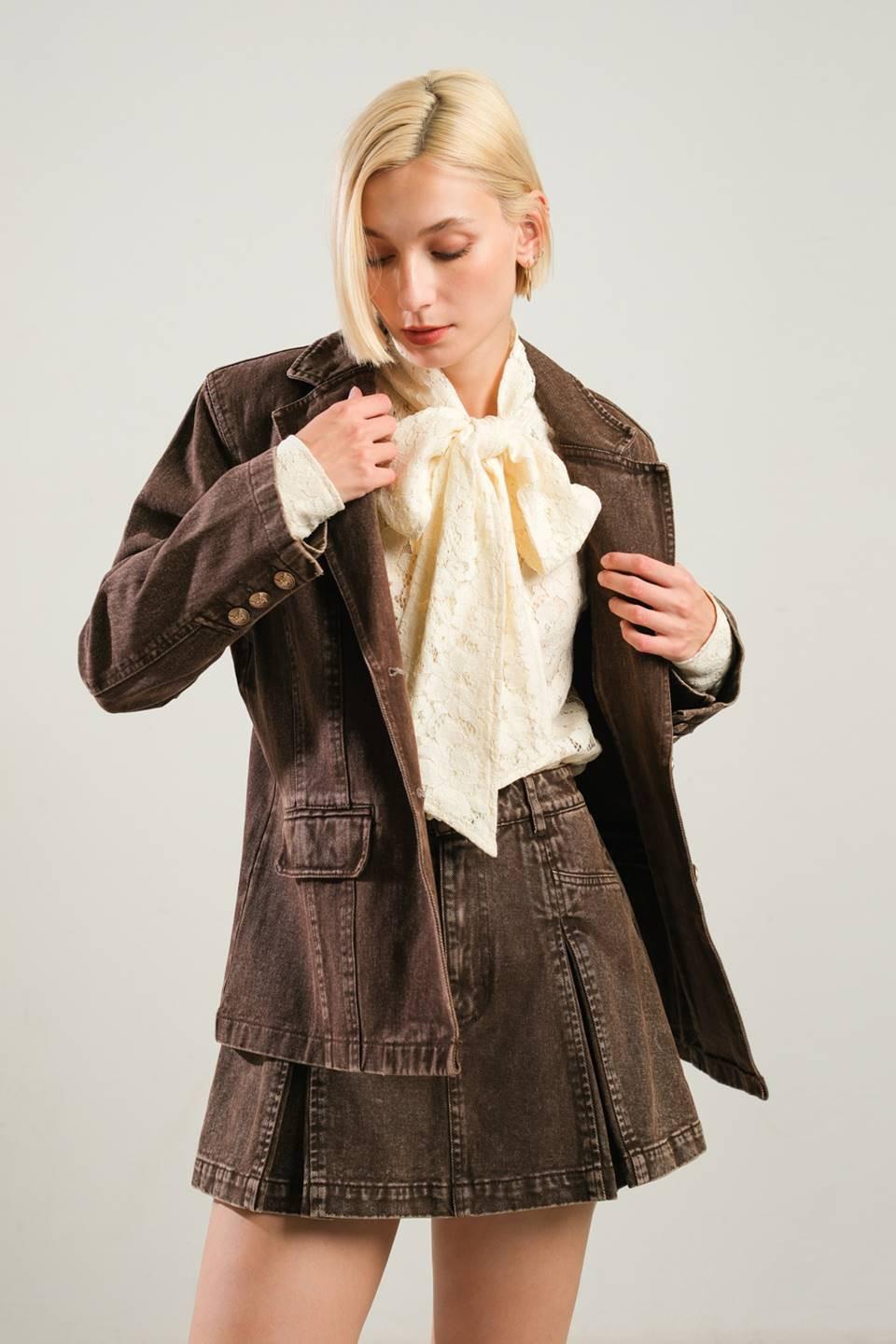 DARING CONFIDENCE DENIM BLAZER.