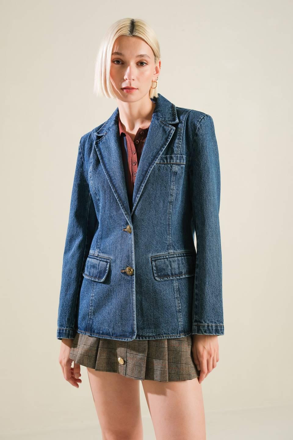 HOT TO GO DENIM BLAZER.