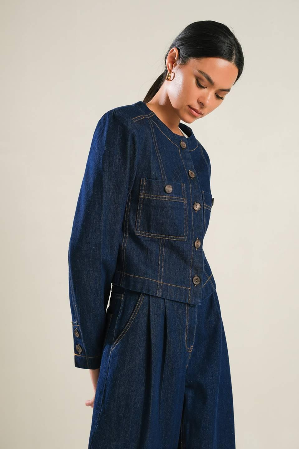 CRISP CANVAS DENIM JACKET.