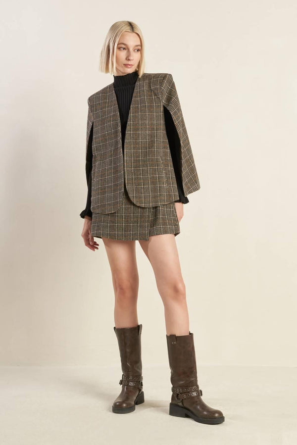 ETERNAL DEVOTION  WOOLEN CAPELET.