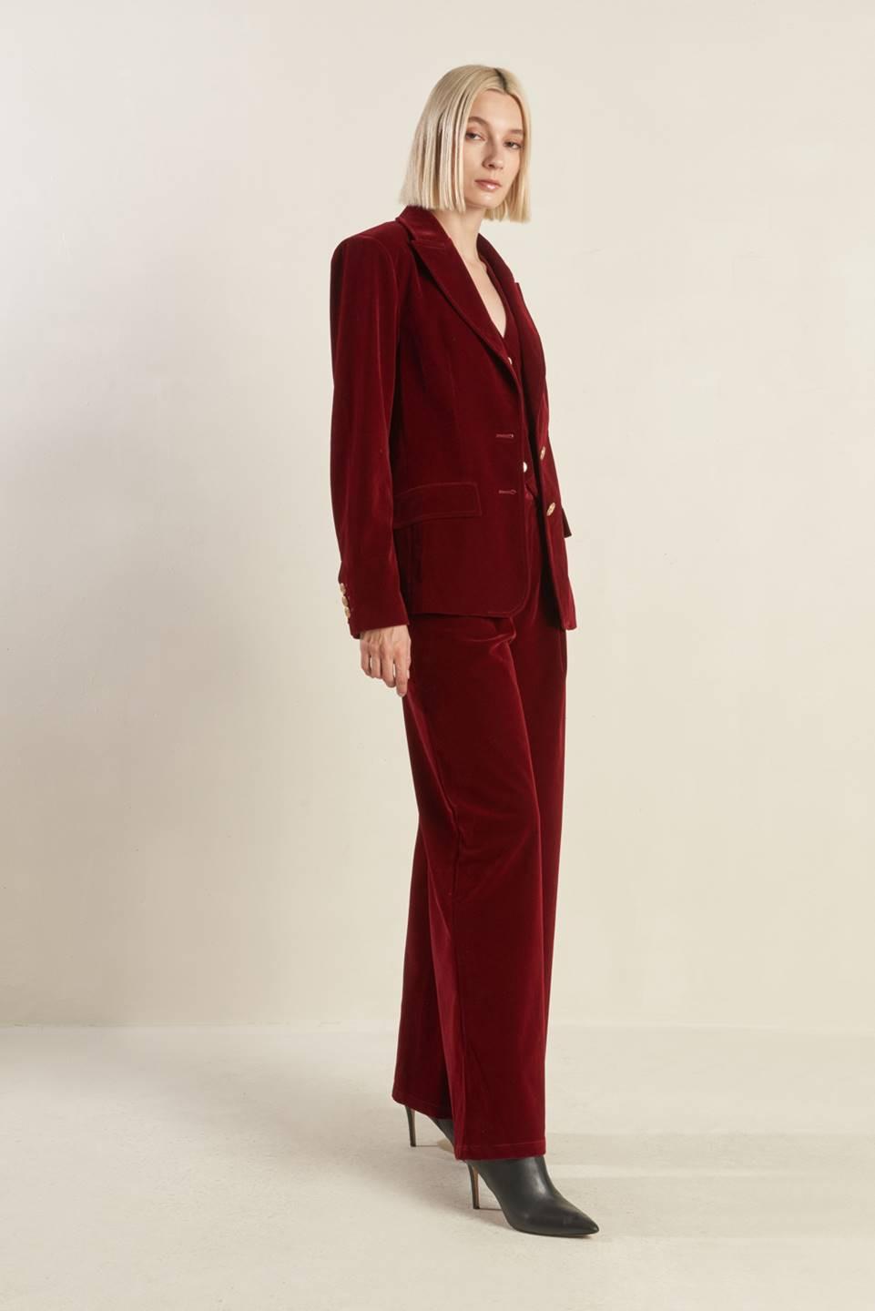 COY CHARM VELVET BLAZER.