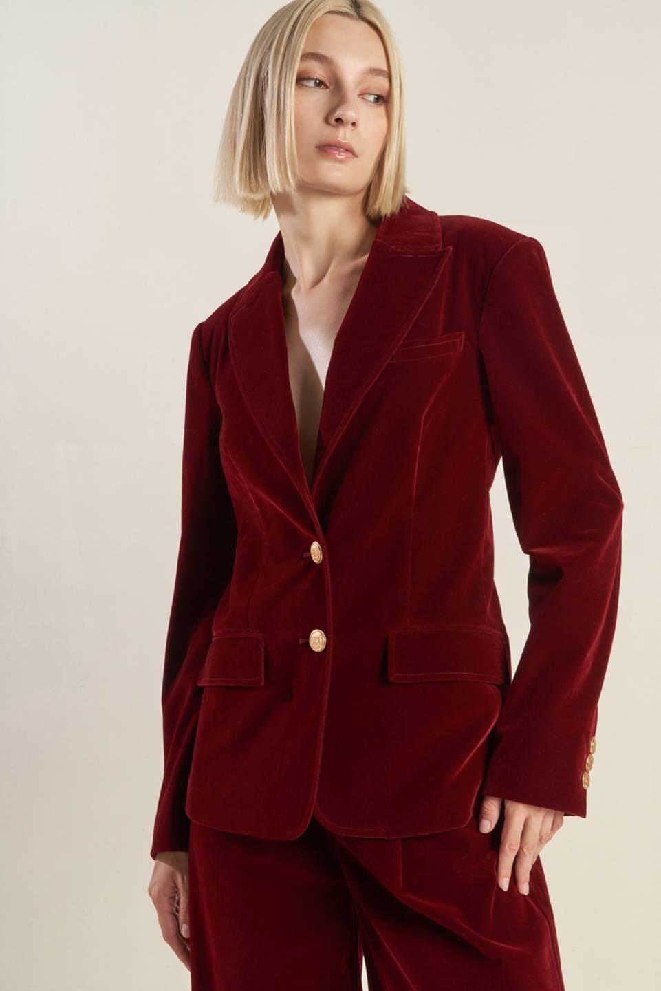 COY CHARM VELVET BLAZER.