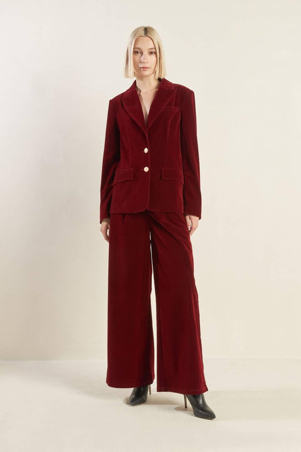 COY CHARM VELVET BLAZER.