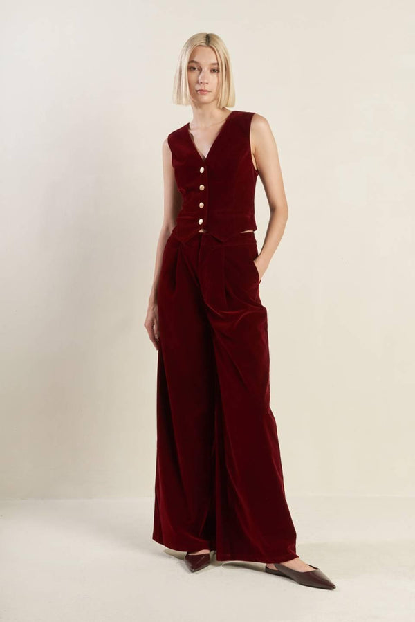 COY CHARM VELVET VEST.