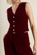 COY CHARM VELVET VEST.