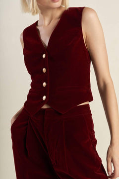 COY CHARM VELVET VEST.