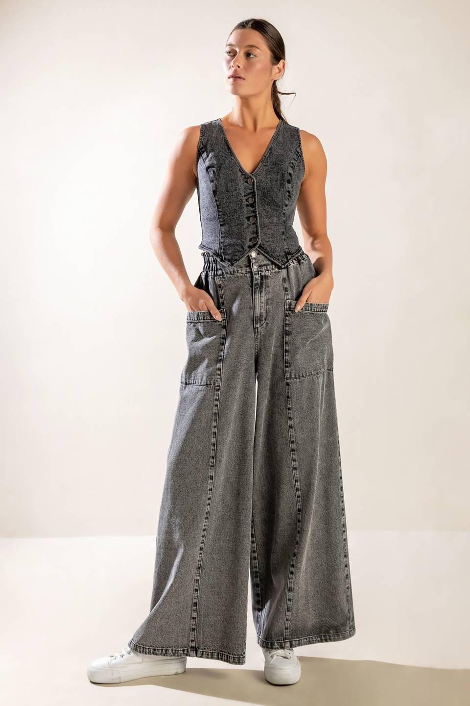 EXPLORING THE CITY DENIM VEST.