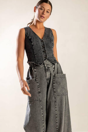 EXPLORING THE CITY DENIM VEST.