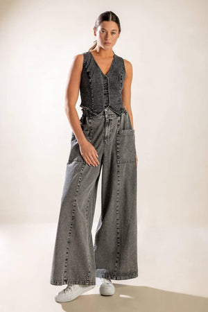 EXPLORING THE CITY DENIM VEST.