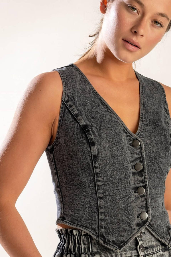 EXPLORING THE CITY DENIM VEST.