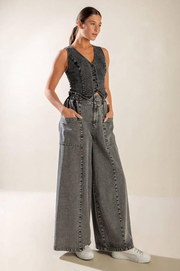 EXPLORING THE CITY DENIM VEST.