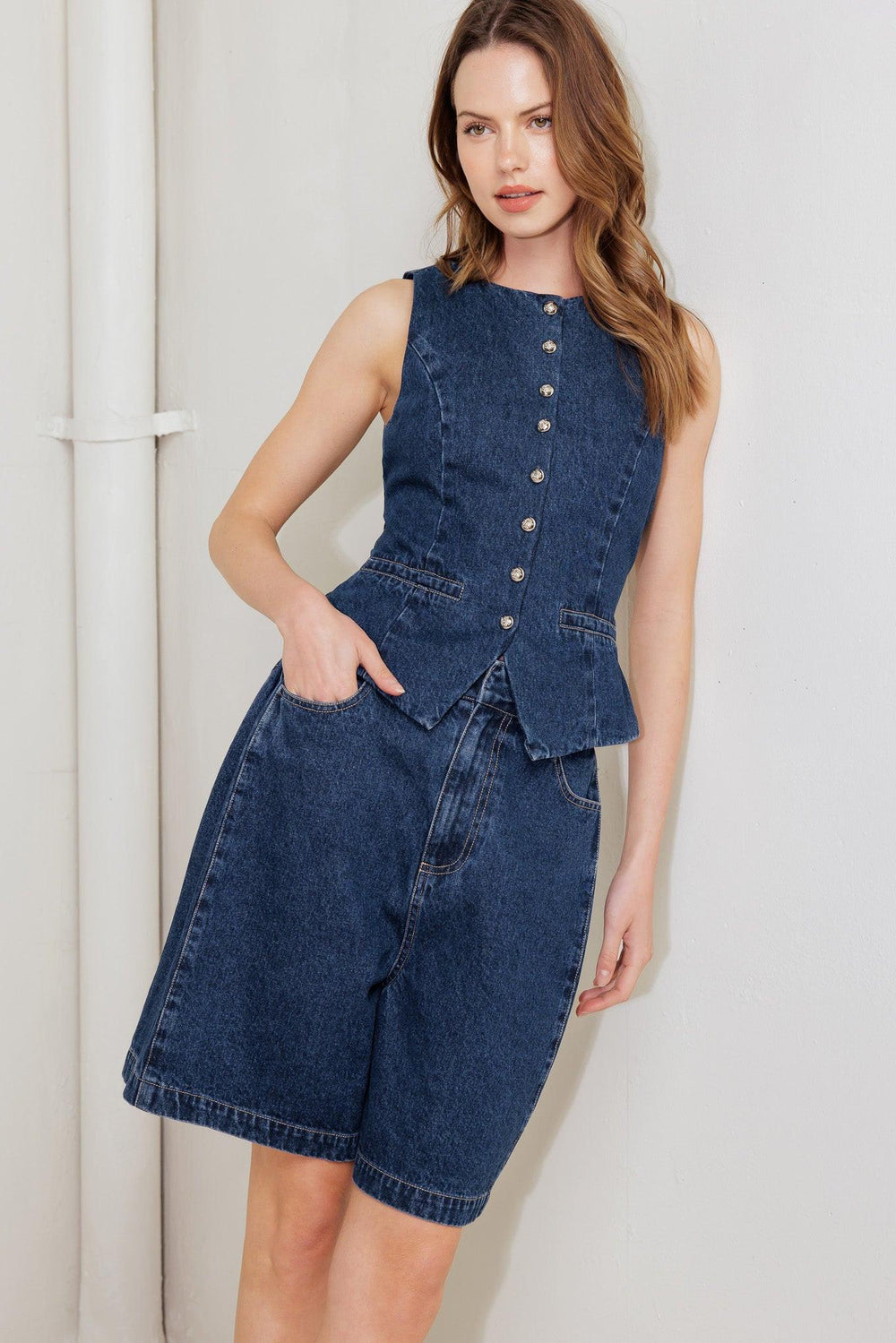 COFFEE PETAL DENIM VEST.