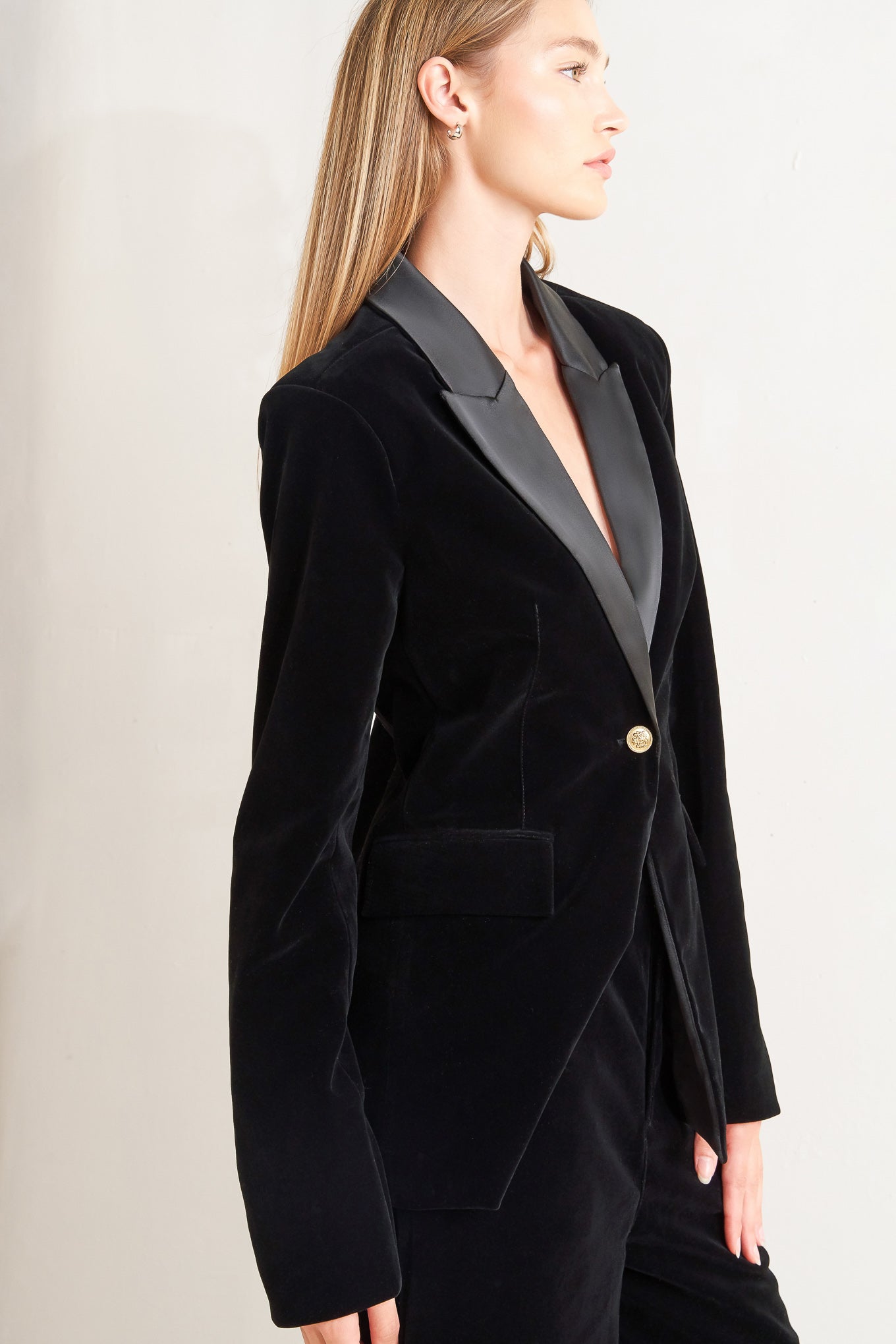 A bonded woven velvet blazer with satin collar and front single button closure.