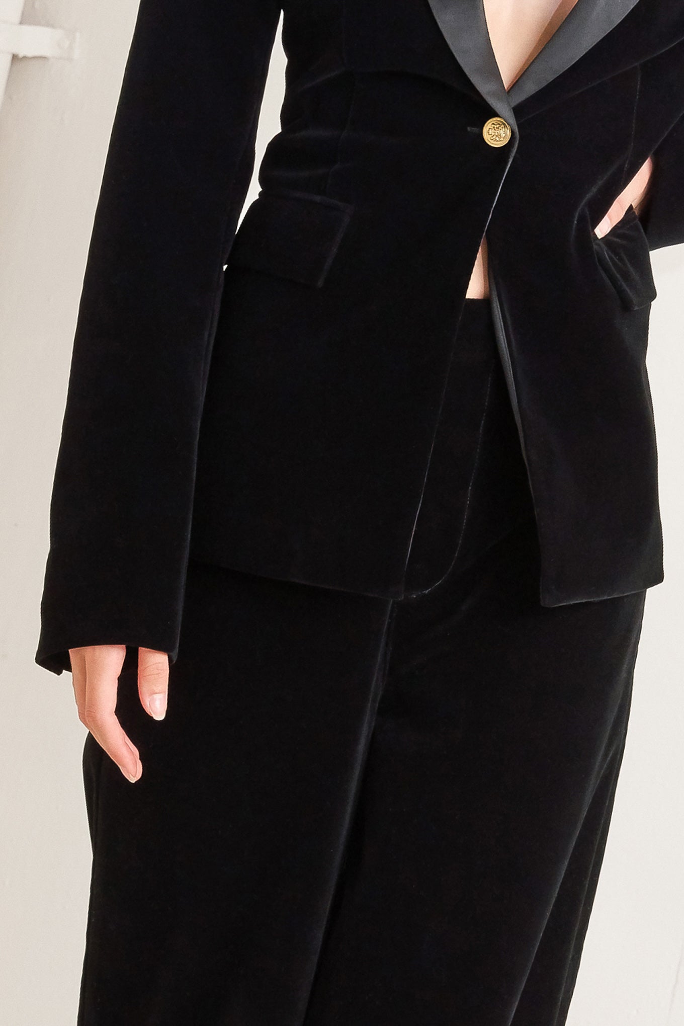 A bonded woven velvet blazer with satin collar and front single button closure.