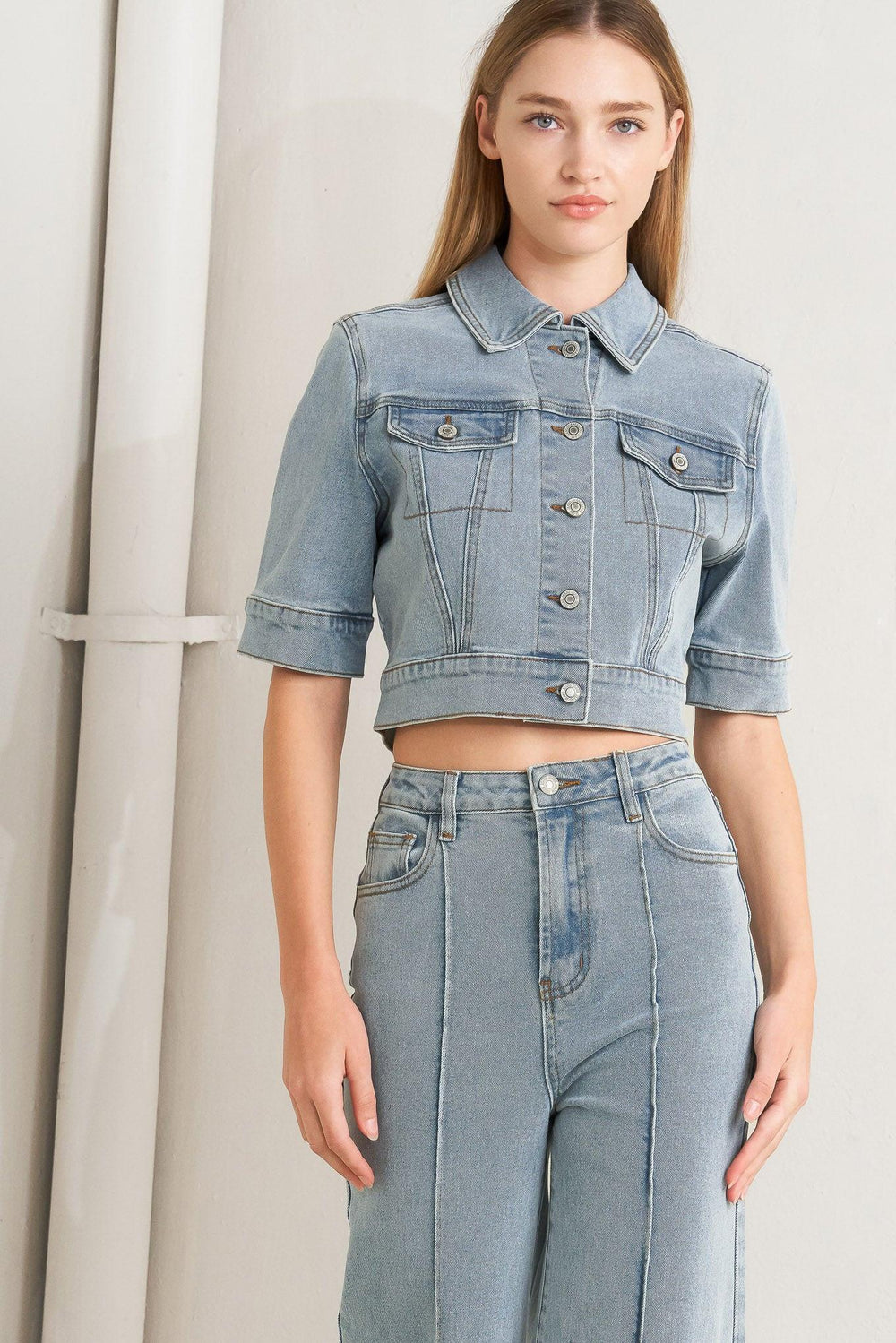 MODERN NEUTRAL DENIM JACKET.