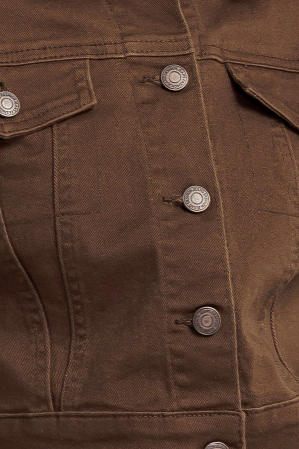 Woman wearing a brown short sleeve twill jacket with front button closure | FREEMARKET