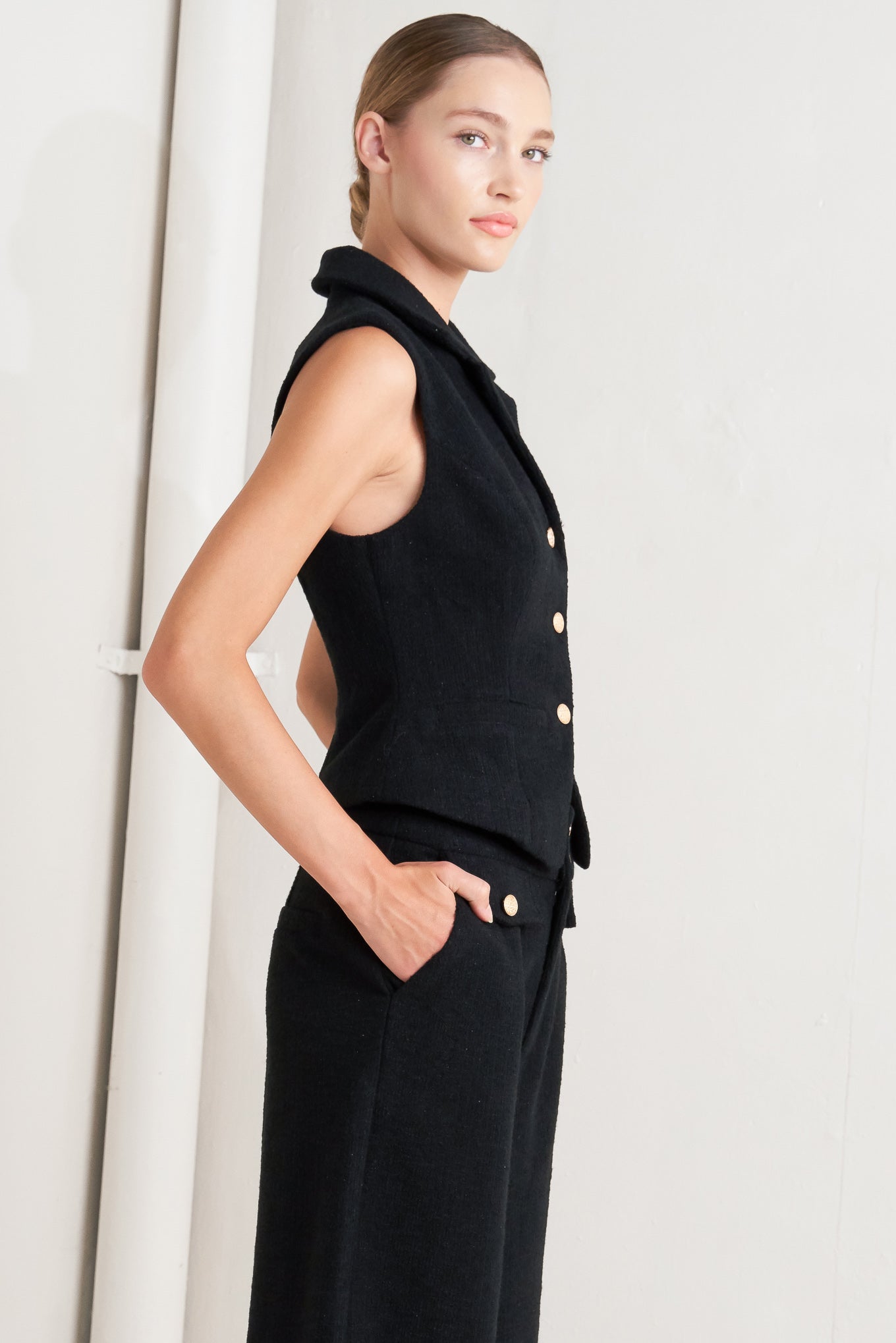 A woven vest featuring collar, sleeveless and front button closure.