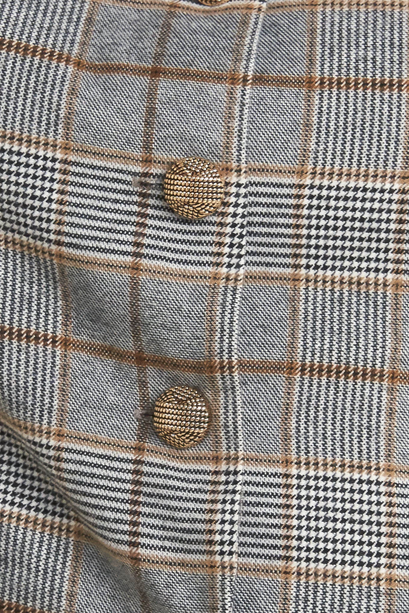 A plaid woven vest featuring round neckline, sleeveless, front button down and side pocket. 
