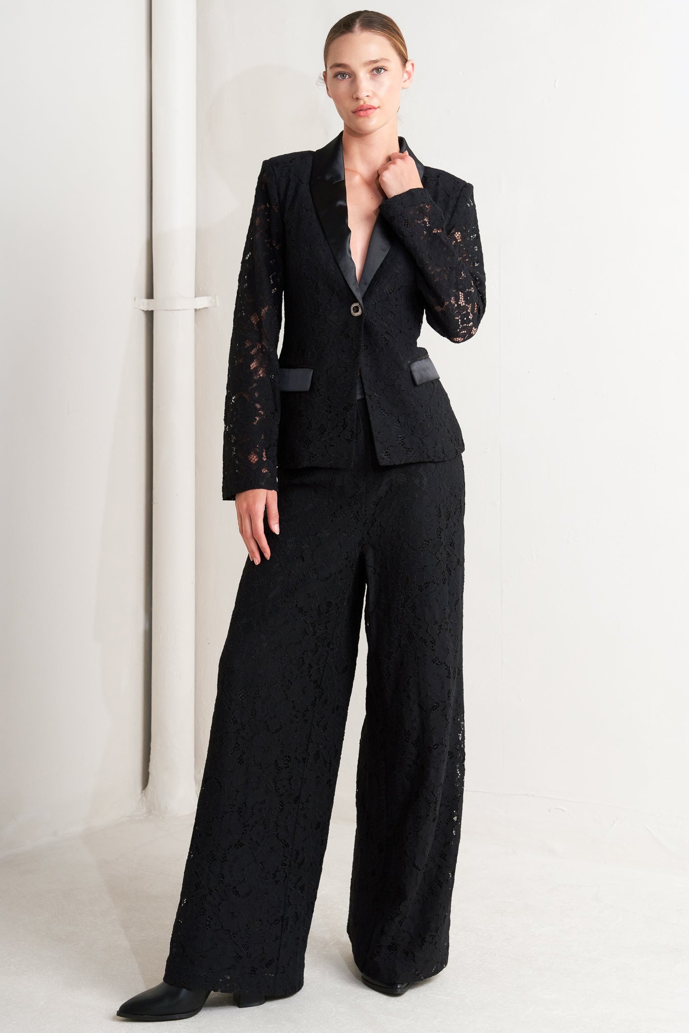 A woven lace blazer with contrasting collar, long sleeve and single button closure.