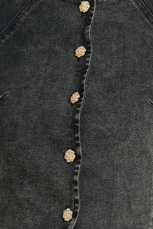 ELEGANT EVERYDAY LOOK DENIM JACKET.