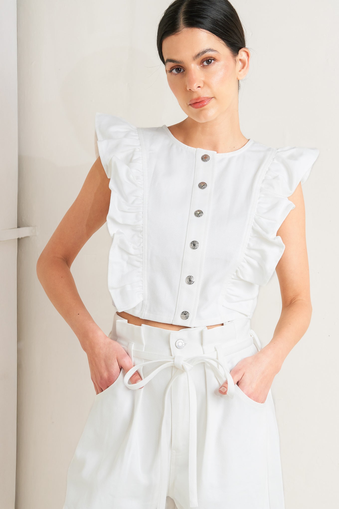 
A twill top featuring round neckline with ruffle detail

Details:

Self : 100% Cotton

Size &amp; Fit

- Model is 5`8" And Wearing Size Small
- Measurements Taken From Size Small
- Approx. Length: 17" FLYING TOMATO