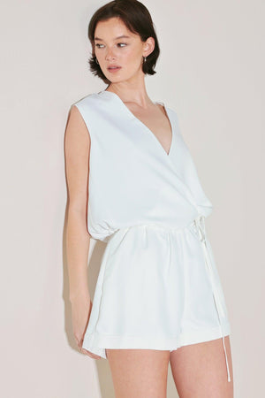 SUMMER ICON MODE WOVEN TOP.