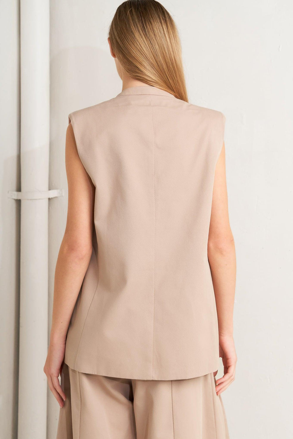 ELEGANT PLEAT WOVEN MIDI VEST.