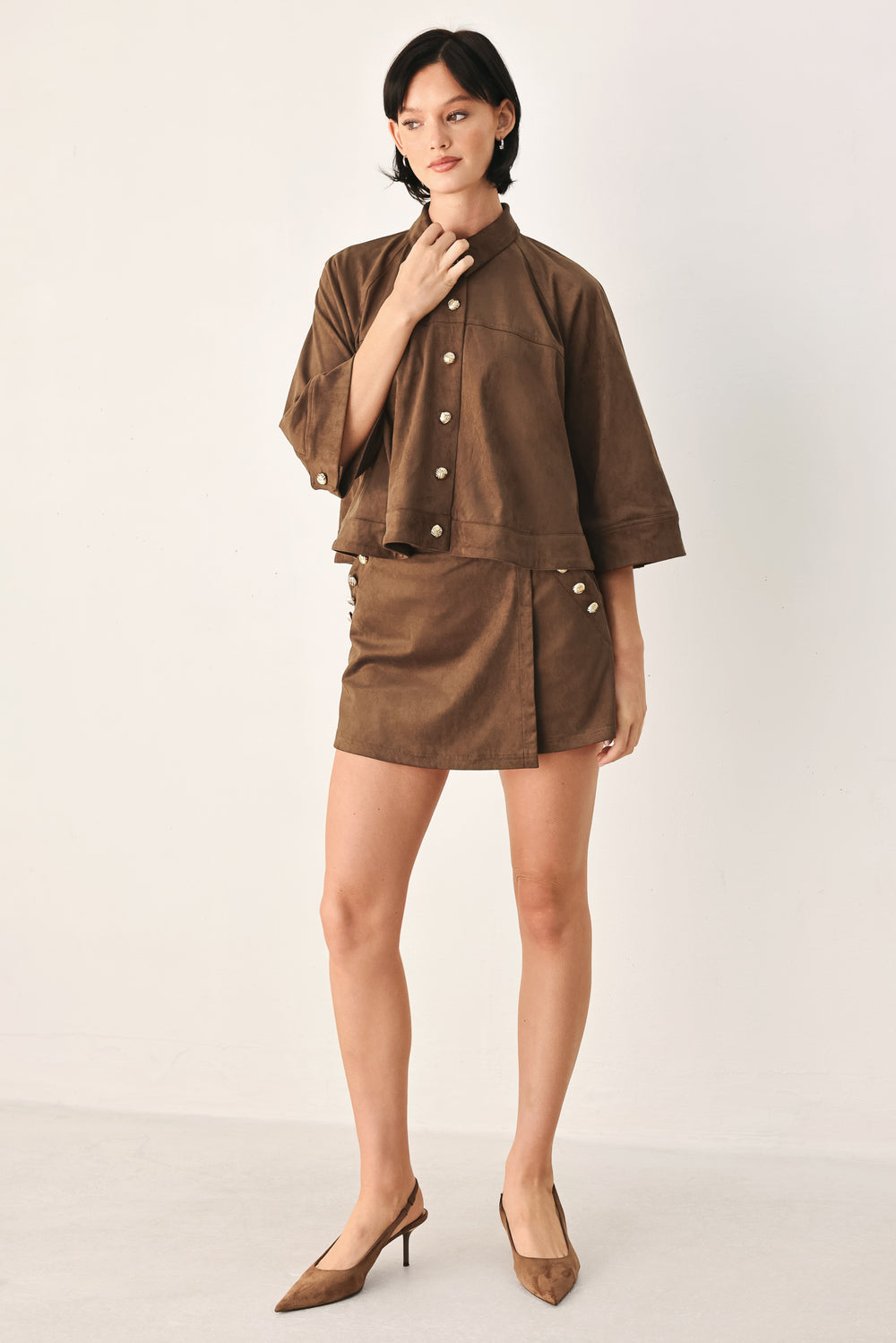 A model wearing a brown corduroy short-sleeve button-up shirt | FREEMARKET