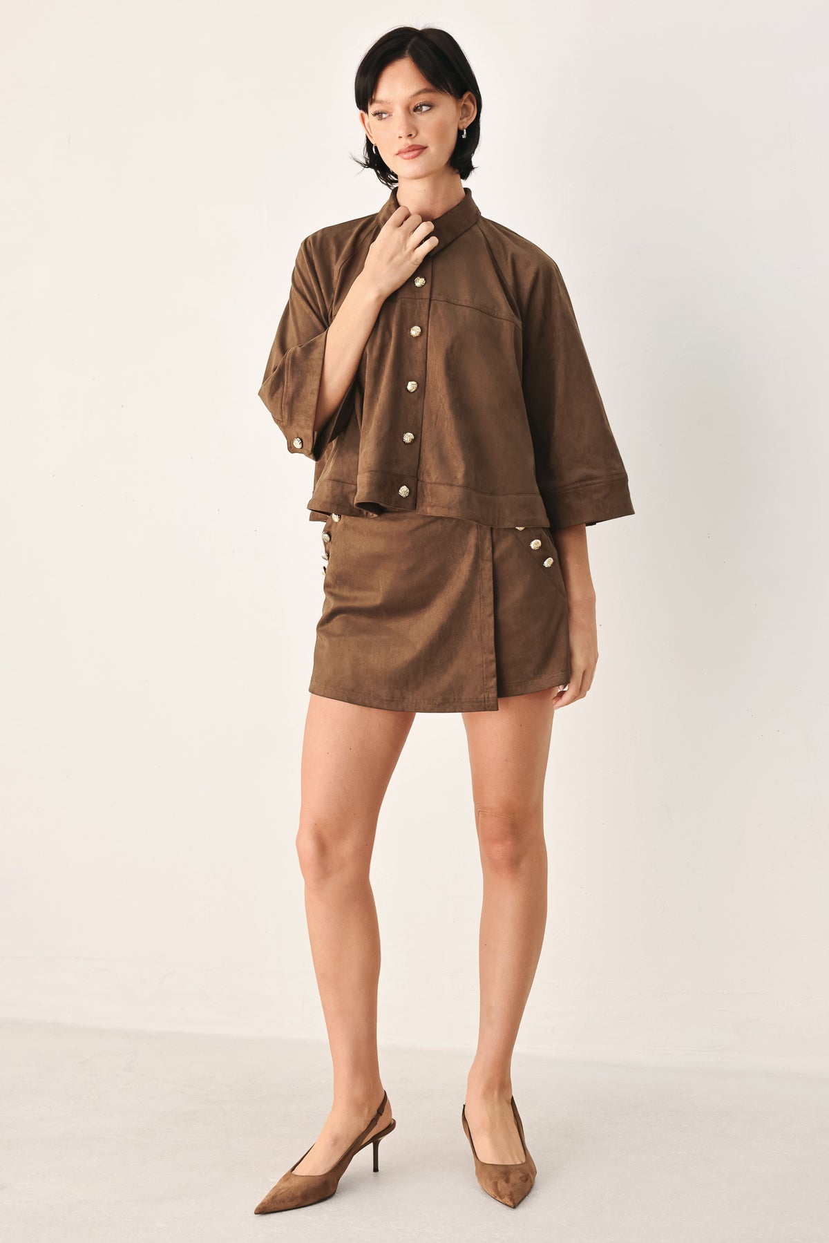 A model wearing a brown corduroy short-sleeve button-up shirt | FREEMARKET