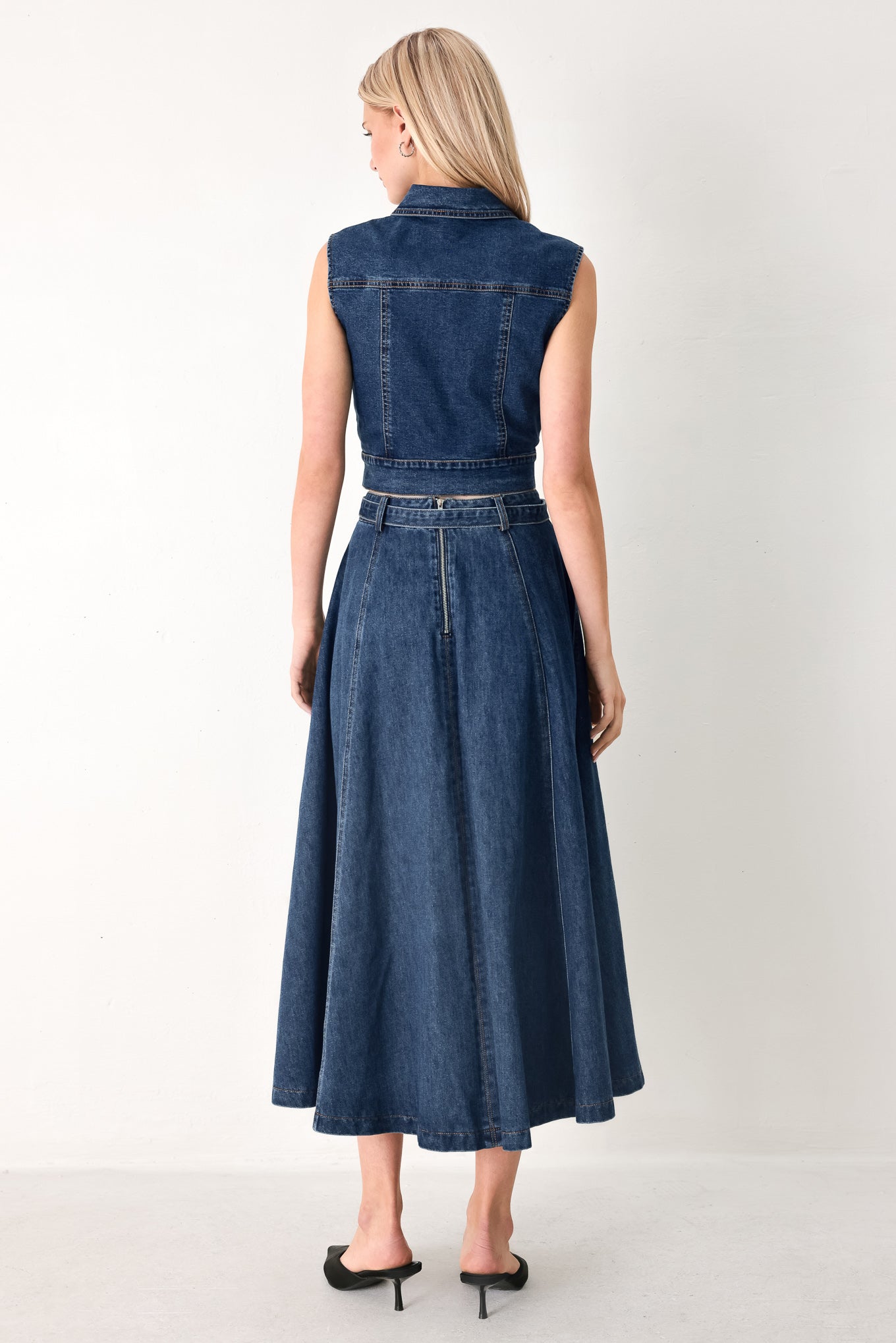 Woman wearing a blue denim cropped vest with front button down and sleeveless | FREEMARKET
