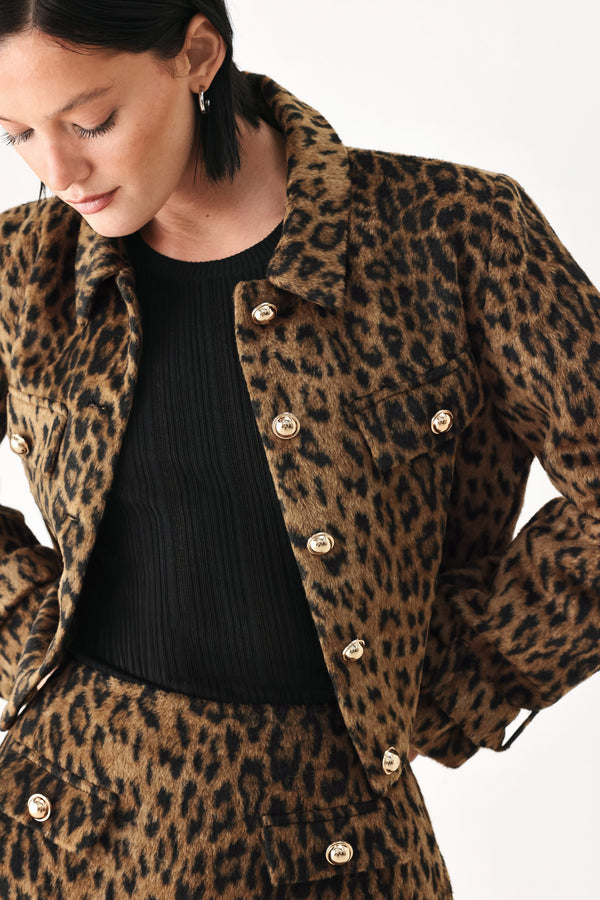 A model wearing a brown and black leopard print jacket with gold-tone buttons | FREEMARKET