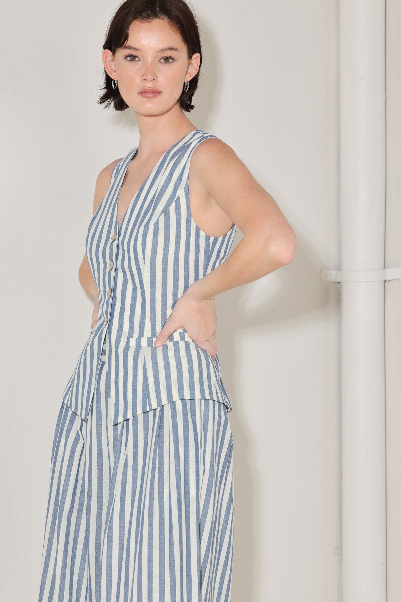 
A striped woven vest with front closure and sleeveless. Matching pants FP2199T

Details:

Self : 100% Cotton

Size &amp; Fit

- Model is 5`8" And Wearing Size Small
- Measurements Taken From Size Small
- Approx. Length: 23"