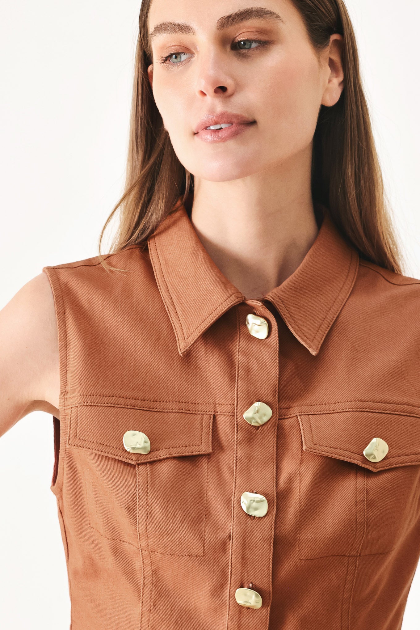 Woman wearing a brown sleeveless crop top with collar, sleeveless, pockets and front button down | FREEMARKET | Flying Tomato