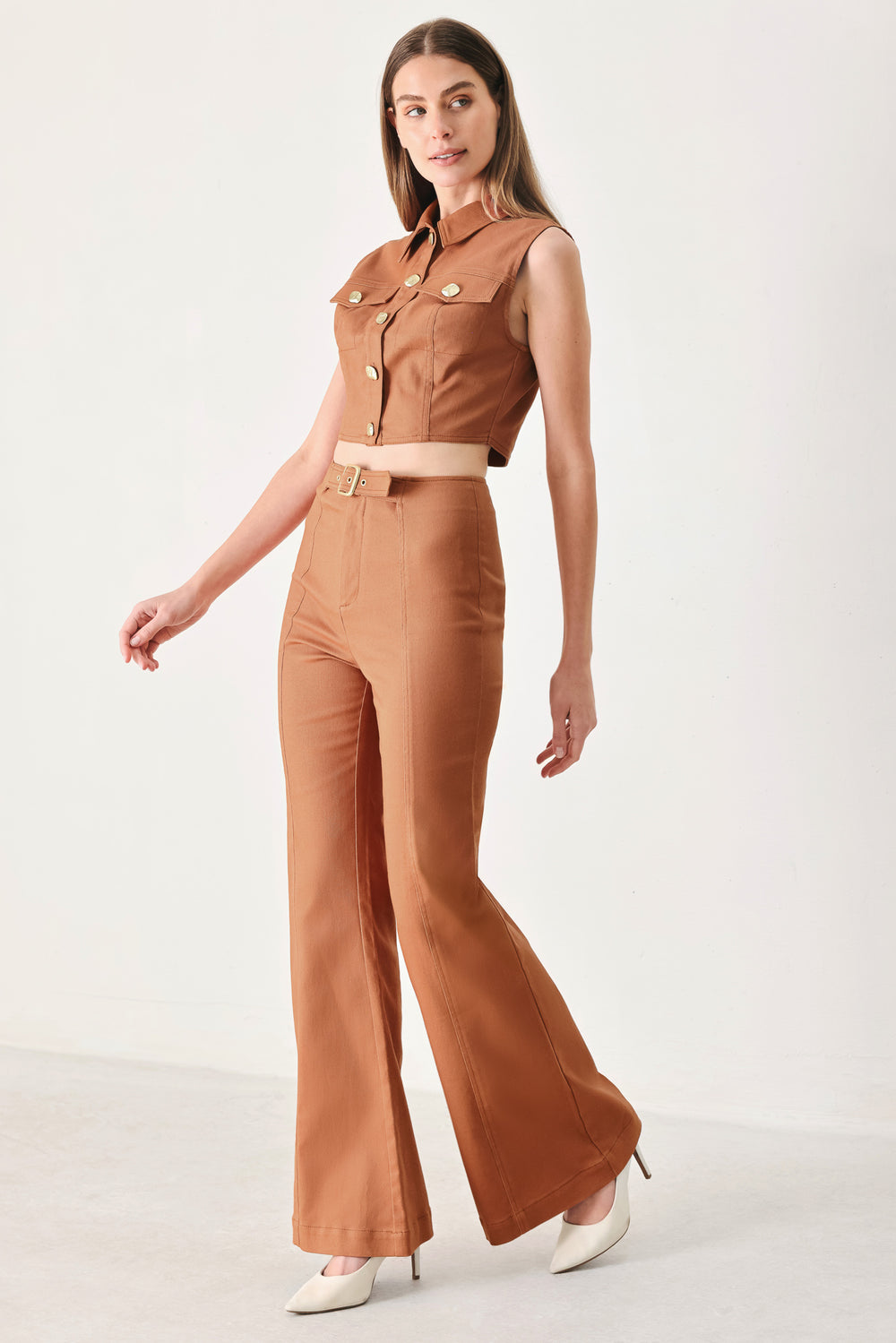 Woman wearing a brown sleeveless crop top with collar, sleeveless, pockets and front button down | FREEMARKET | Flying Tomato