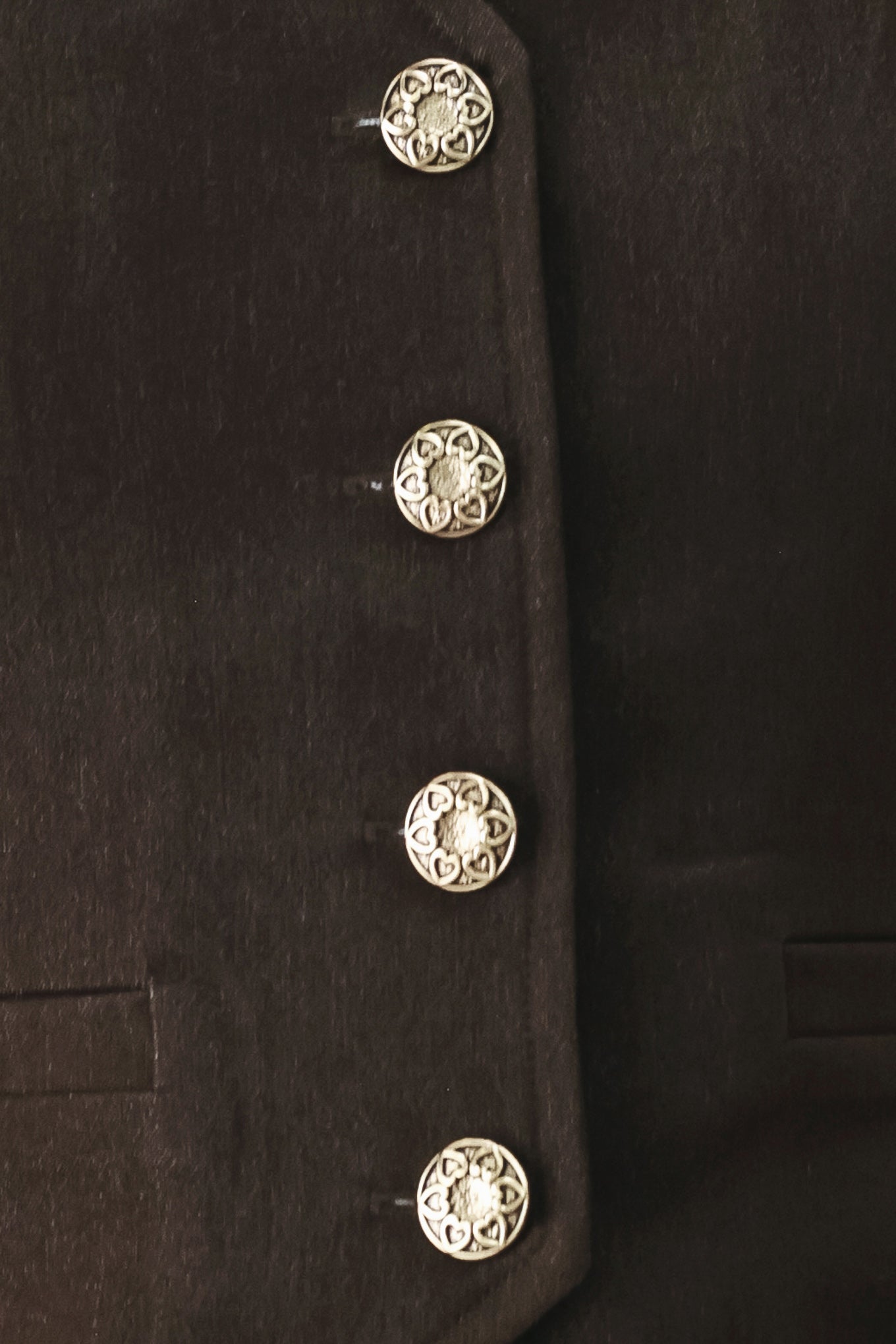Woman wearing a brown sleeveless vest with buttons | FREEMARKET