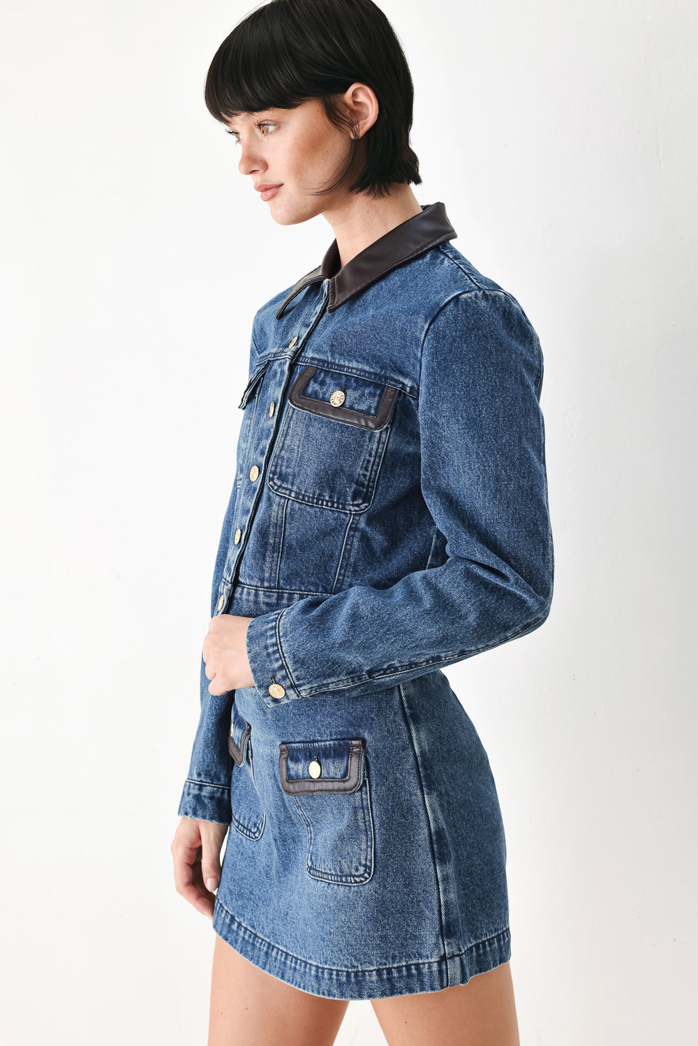 A model wearing a blue denim jacket with dark brown leather-look trim details on the collar | FREEMARKET