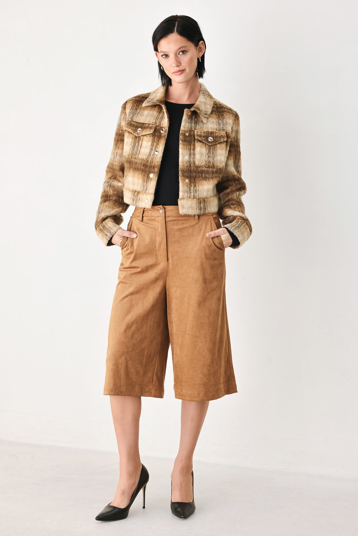 A woman models a cropped, long-sleeve plaid jacket in brown and beige tones | FREEMARKET