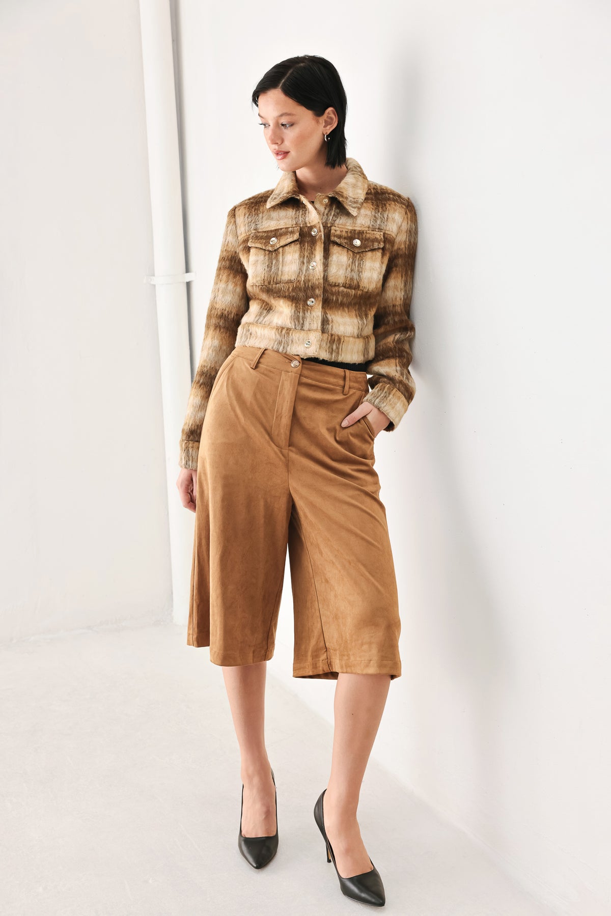 A woman models a cropped, long-sleeve plaid jacket in brown and beige tones | FREEMARKET