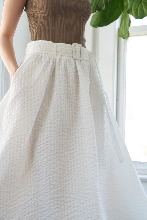 TALK TO THE SAND WOVEN MIDI SKIRT.