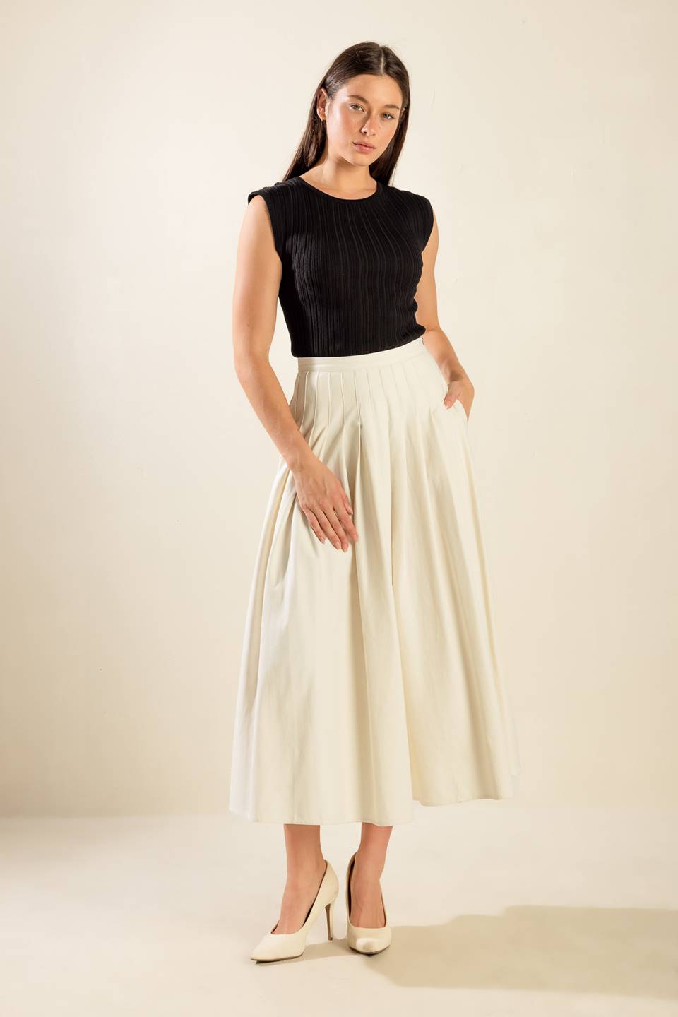 


A solid woven midi skirt featuring semi-pleat skirt with side zipper closure. Matching vest FJ1168

Details:

Self : 50% Cotton 50% Polyester

Size &amp; Fit

- Model is 5`8" And Wearing Size Small
- Measurements Taken From Size Small
- Approx. Length: 36


