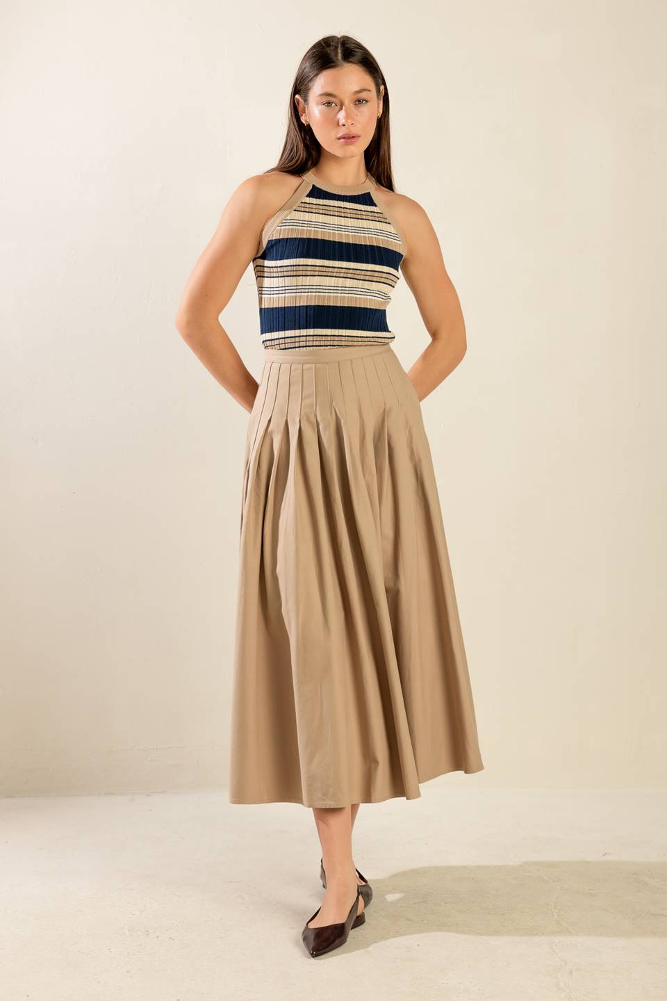 


A solid woven midi skirt featuring semi-pleat skirt with side zipper closure. Matching vest FJ1168

Details:

Self : 50% Cotton 50% Polyester

Size &amp; Fit

- Model is 5`8" And Wearing Size Small
- Measurements Taken From Size Small
- Approx. Length: 36


