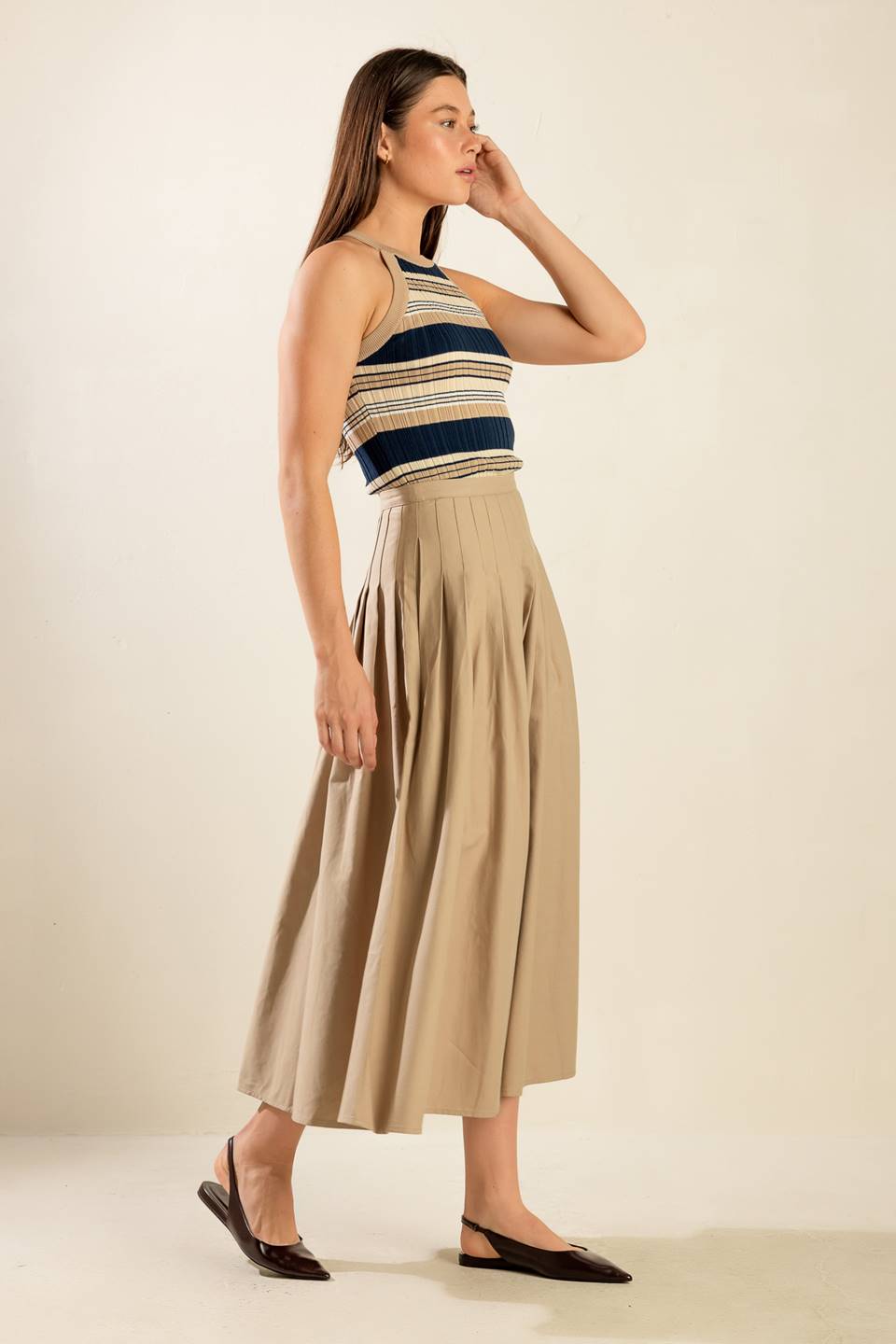 


A solid woven midi skirt featuring semi-pleat skirt with side zipper closure. Matching vest FJ1168

Details:

Self : 50% Cotton 50% Polyester

Size &amp; Fit

- Model is 5`8" And Wearing Size Small
- Measurements Taken From Size Small
- Approx. Length: 36


